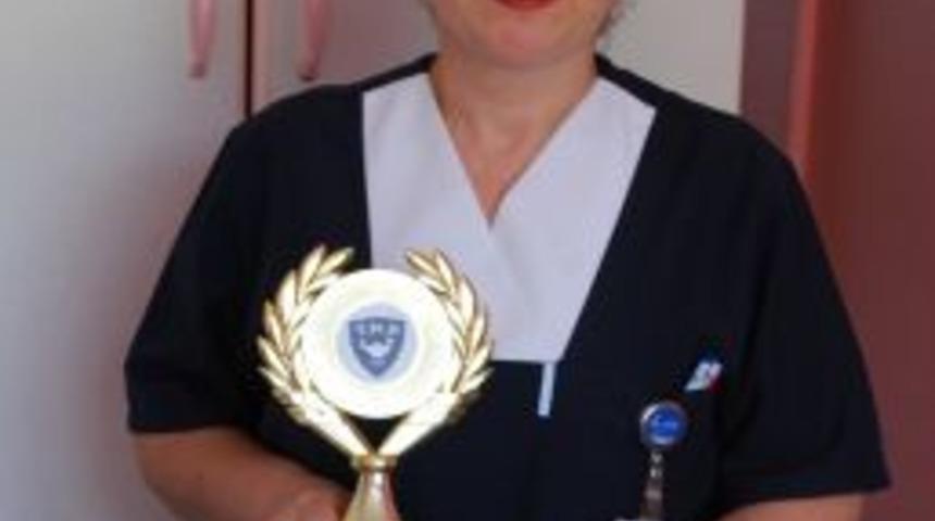 Muammer Ağım Devlet Hastanesi Hemşiresine &Ouml;d&uuml;l