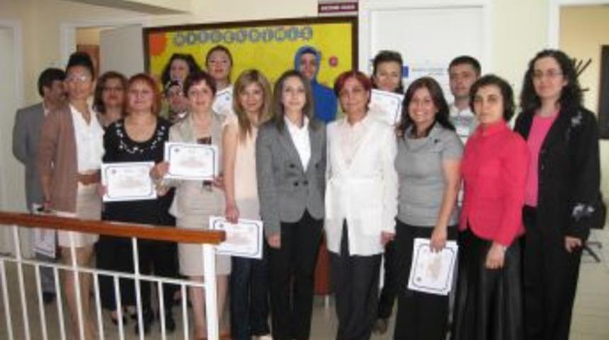 Sağlık&ccedil;ılar Sertifikalarını Aldılar