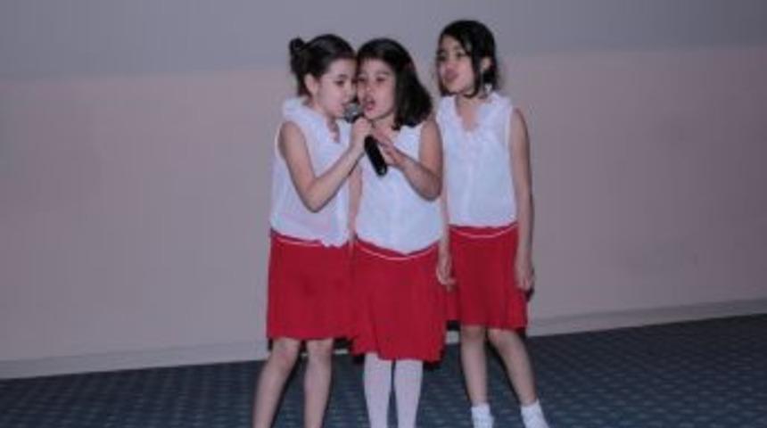 &Ccedil;ocuklar Anneleri I&ccedil;in Defile Yaptı