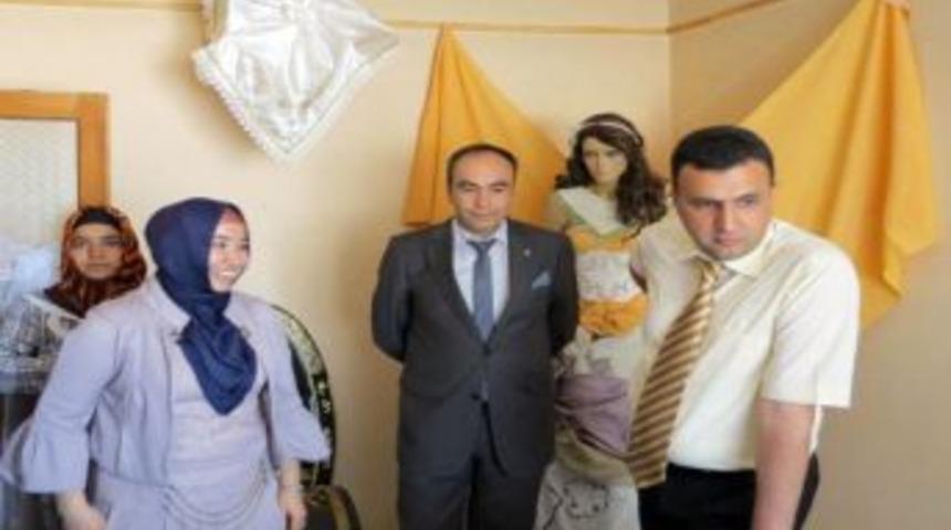 Kurslarla K&ouml;yl&uuml; Kadınların Y&uuml;z&uuml; G&uuml;l&uuml;yor