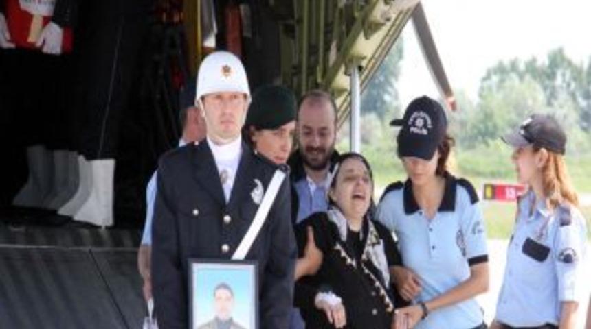 Şehit Polis Akın Bayram'ın Naaşı Samsun&rsquo;a Getirildi