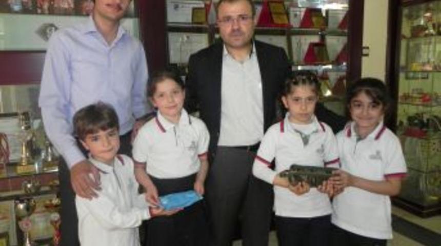 Minik Yürekler Suriyelilere Yardım Eli Uzattı