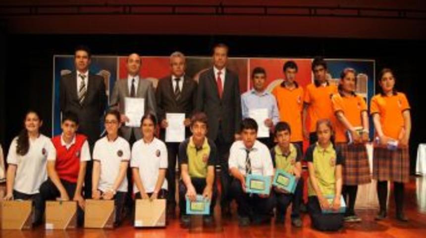 Bilgi Yarışmasında Dereceye Giren Okullara &Ouml;d&uuml;lleri Verildi