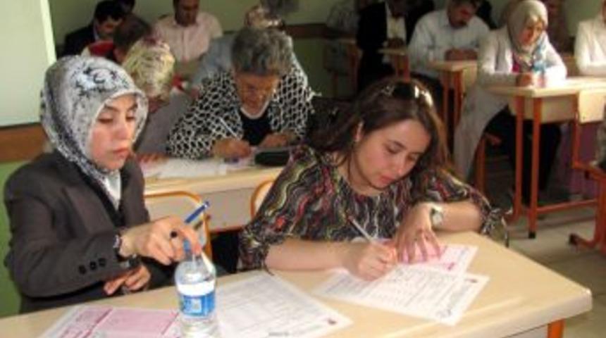 Elazığ'da Ak Parti Siyaset Akademisi Sınavı Yapıldı