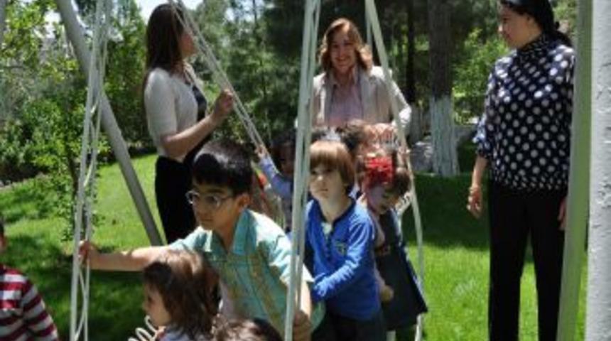 Vali Eşi, Minik &Ouml;ğrencileri Evinde Ağırladı