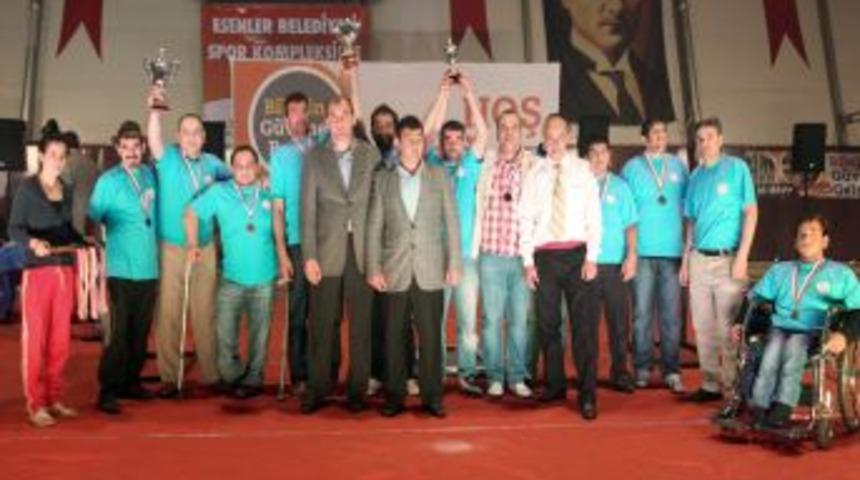 Esenler'de Bileğine G&uuml;venen Yarıştı
