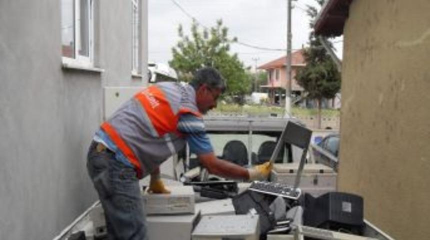 İzmit Belediyesi  E-Atık Bekliyor