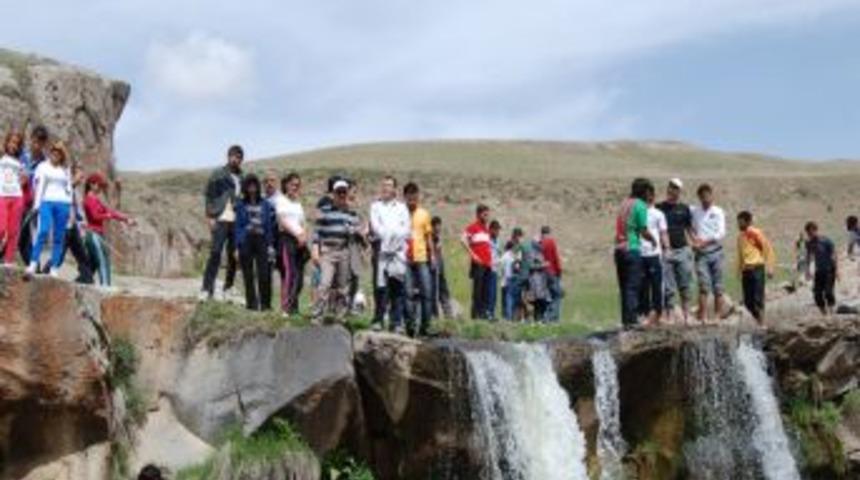 Ahlat&rsquo;ta Geleneksel Ikinci Doğa Y&uuml;r&uuml;y&uuml;ş&uuml; Yapıldı