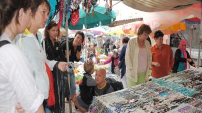 Hollandalı Turistler T&uuml;rk Esnafını G&uuml;ler Y&uuml;zl&uuml; Buldu