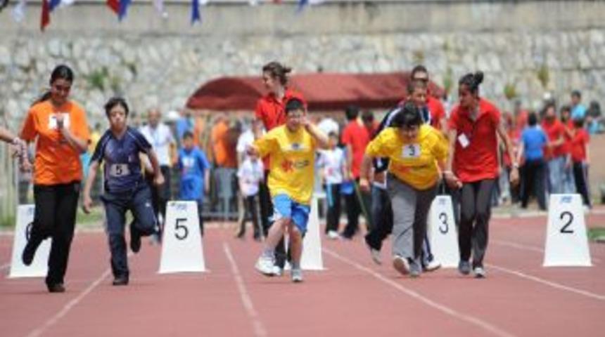 Engel Tanımayan &Ouml;zel &Ccedil;ocuklar &Uuml;sk&uuml;dar'dan Hayata G&uuml;l&uuml;msediler