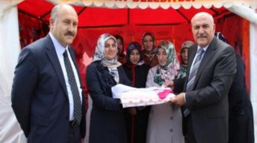 Elvander İhtiya&ccedil;lı &Ouml;ğrenciler Yararına Kermes D&uuml;zenledi