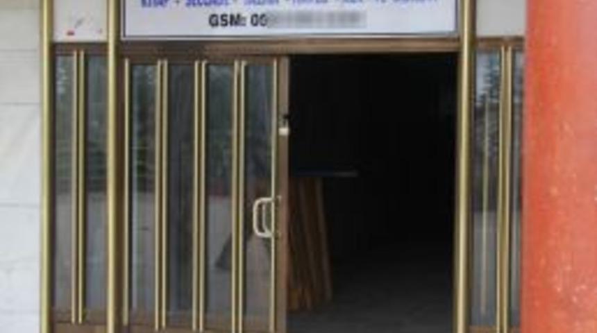 &Uuml;stte İbadet Altta Ticaret