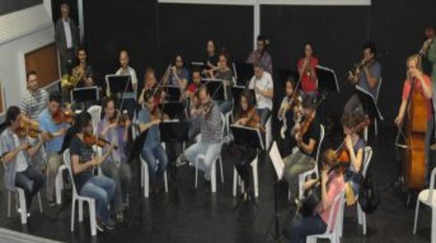 &Ouml;ğrencilere Klasik M&uuml;zik Dinletisi