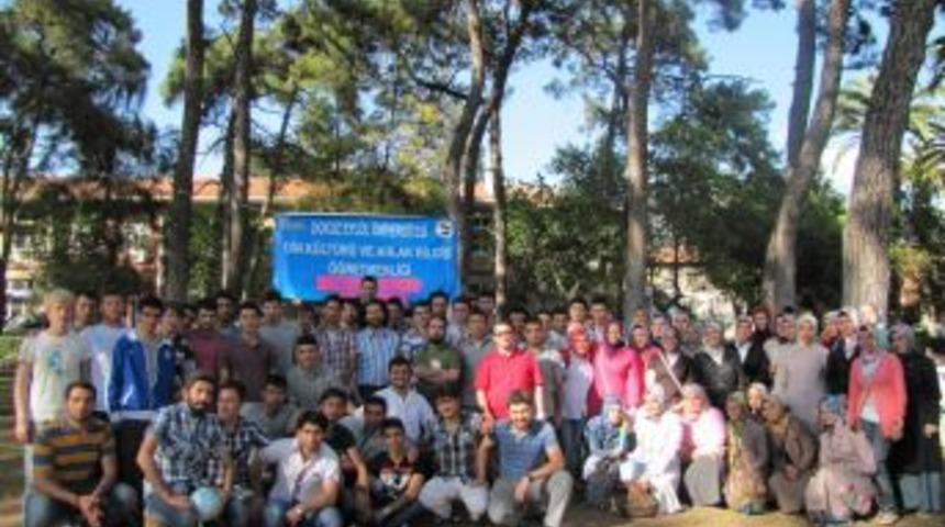 &Ouml;ğretmen Adayları, Din Dersini Daha Iyi Anlatabilmek I&ccedil;in 3D Sergisi A&ccedil;tı