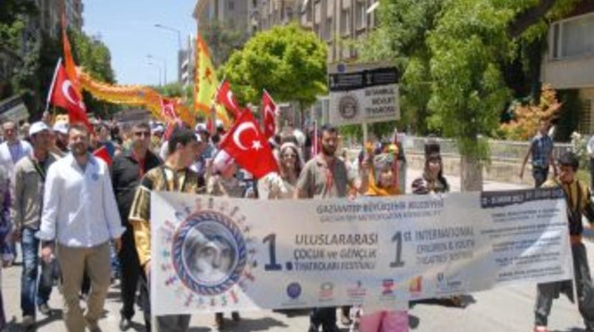 1. Uluslararası &Ccedil;ocuk Ve Gen&ccedil;lik Tiyatro Festivali Başladı