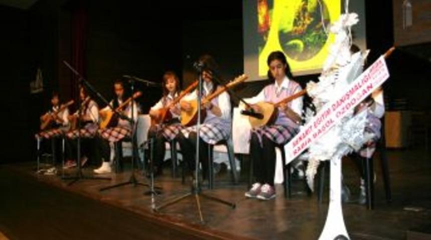 Gediz Kız Teknik Ve Meslek Lisesi'nde 'aile Ve Ailenin &Ouml;nemi' Konulu Panel D&uuml;zenlendi