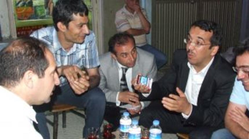 Ak Parti Malatya Milletvekili Faruk &Ouml;z 3 Kişiye Sigarayı Bıraktırdı