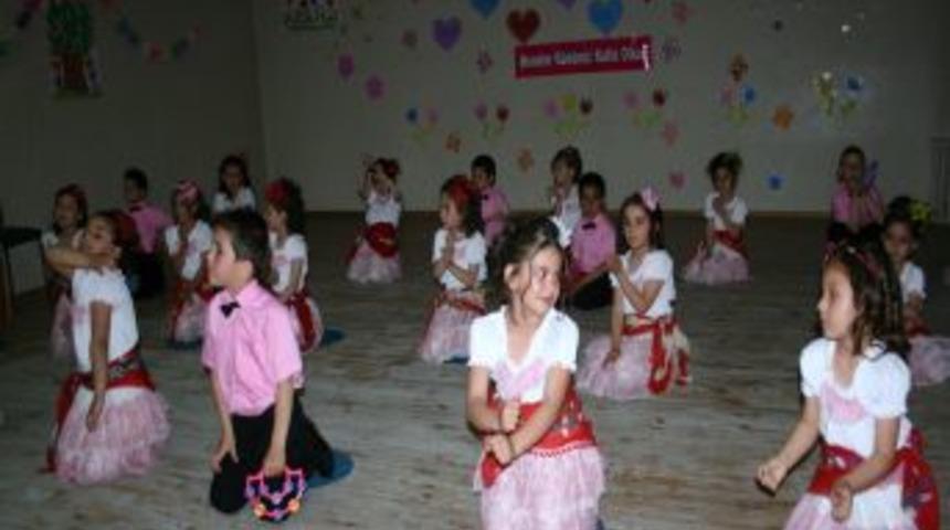 Zafer İlk&ouml;ğretim Okulunun K&uuml;&ccedil;&uuml;klerinden B&uuml;y&uuml;k G&ouml;steri