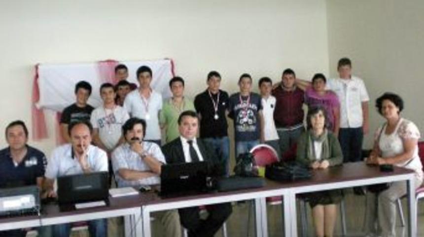 Ayvalıkta 1. Gen&ccedil;ler Satran&ccedil; Şampiyonası Sonu&ccedil;landı