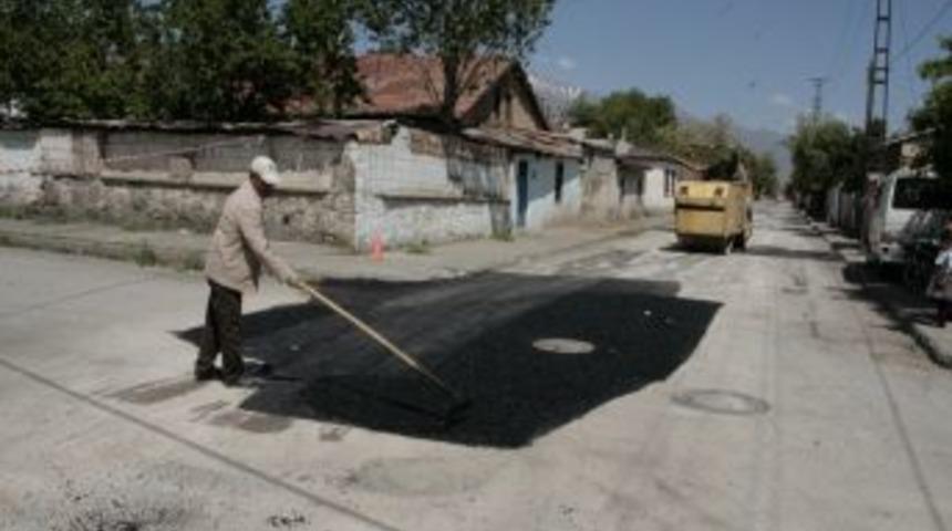 Asfalt Tamiratları Devam Ediyor