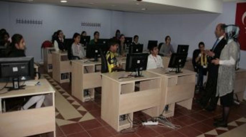 Erzincan Belediyesi'nden Okullarda İnternet Eğitimi