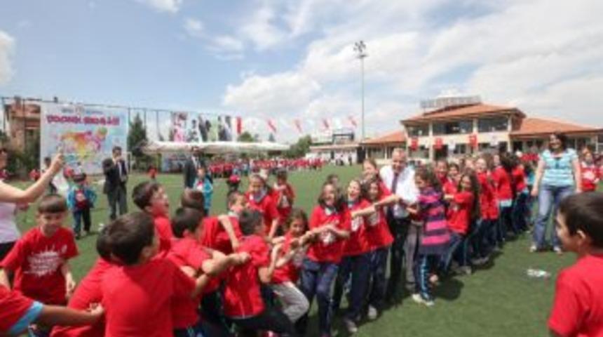 Belediye, &Ccedil;ocukluğunu Yaşaması I&ccedil;in 50 Bin &Ouml;ğrenciye Eğlence D&uuml;zenliyor