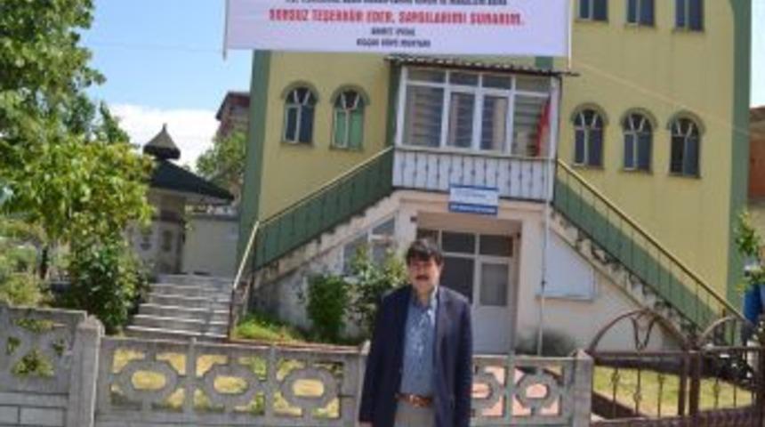 Muhtardan Siyasilere Afişli Teşekk&uuml;r