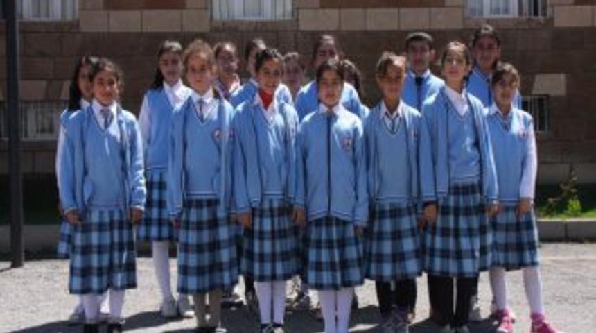 K&uuml;&ccedil;&uuml;k Kalemlerin B&uuml;y&uuml;k Başarısı