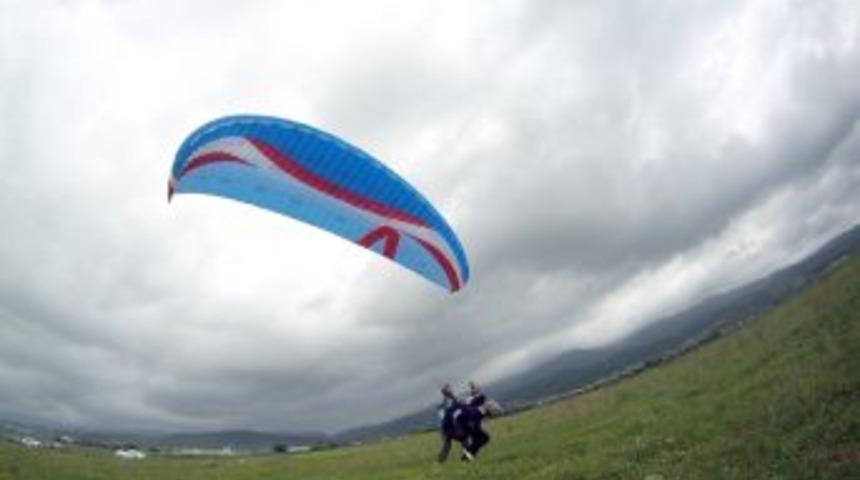 Başkan Bekir Altan&rsquo;dan Paraş&uuml;t&ccedil;&uuml;lere Destek