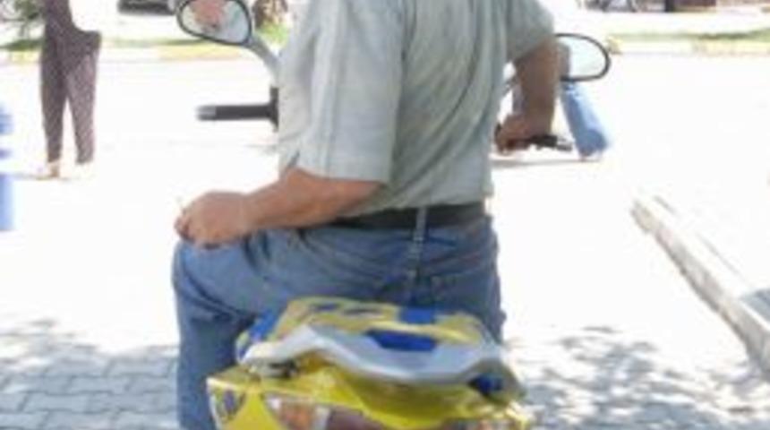 Edremit'te Fanatik Taraftarın Her Şeyi Sarı Lacivert