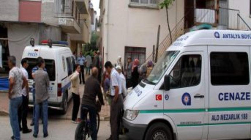 Eski Eşini İkna Edemeyince İntihar Etti