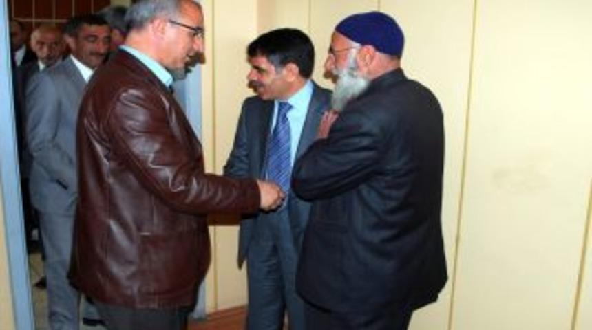 Kars Belediyesi Halk Toplantısı'na Ak Parti İl Başkanı Ve Başkan Yardımcısı Da Katıldı