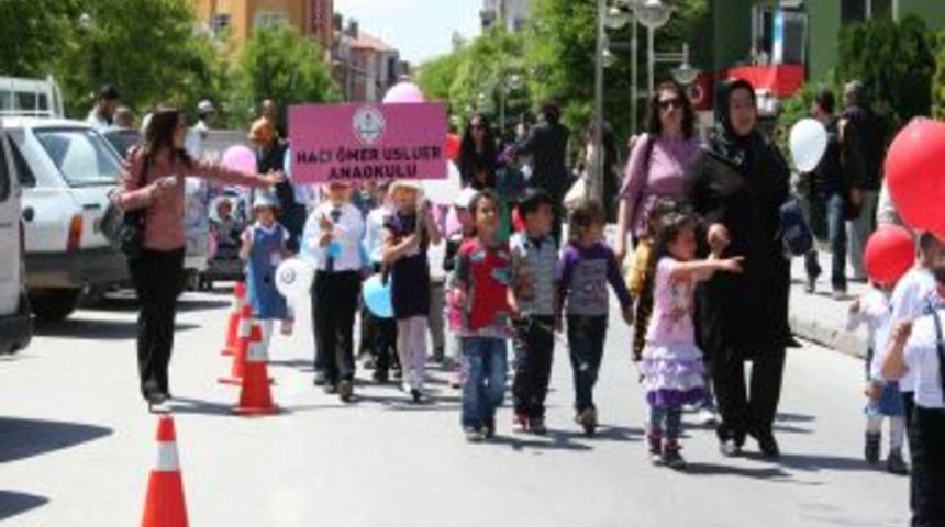 Okul Öncesi Eğitim Için Yürüdüler