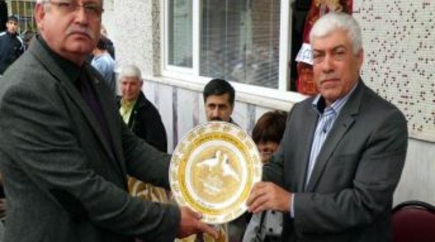 T&uuml;rkiye'nin D&ouml;rt Bir Yanından Gelen G&uuml;vercin Sevenler Edremit'te Buluştu