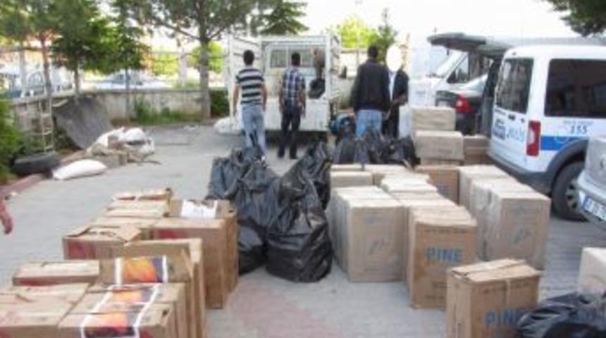 Ka&ccedil;an Kamyonette 47 Bin 300 Paket Ka&ccedil;ak Sigara Ele Ge&ccedil;irildi