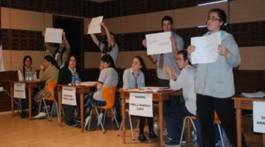 Bilgi Yarışmasında Kocaeli'nin Birincisi İzmit K&ouml;rfez Fen Lisesi