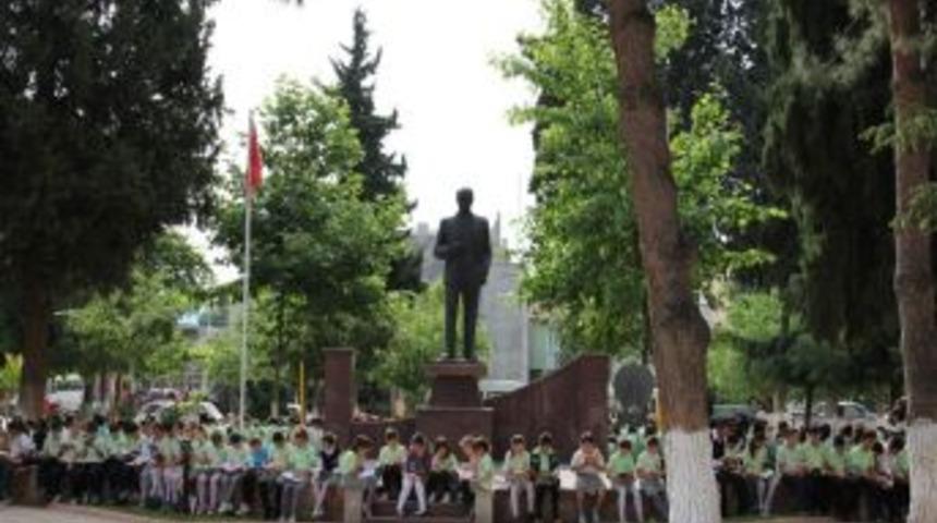 &Ouml;ğrenciler A&ccedil;ık Havada Kitap Okudular