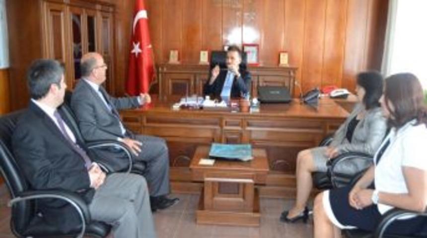 Kaleseramik Ar-Ge Merkezi M&uuml;d&uuml;r&uuml; K&uuml;&ccedil;&uuml;k'ten Kaymakam G&ouml;zen'e Teşekk&uuml;r Ziyareti