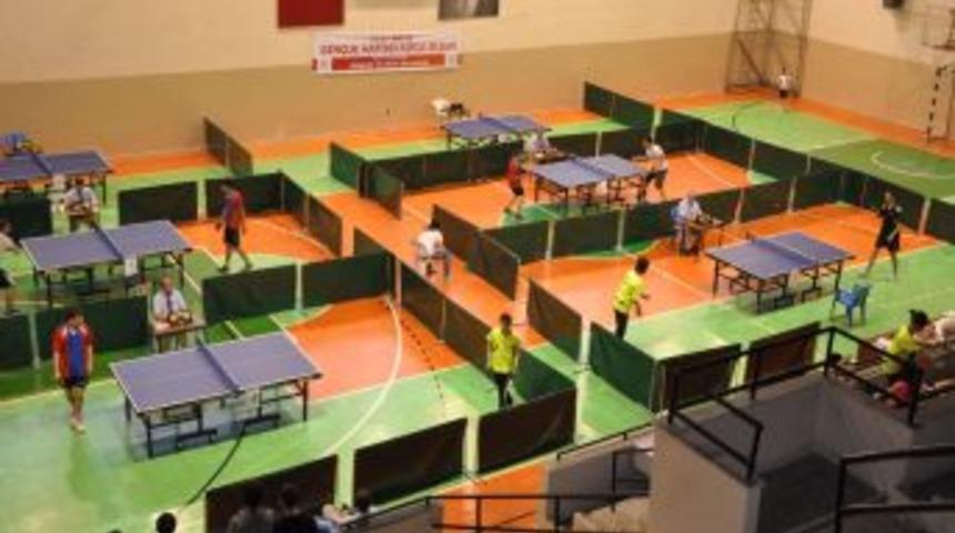 Gen&ccedil;ler Masa Tenisinde Buluştu