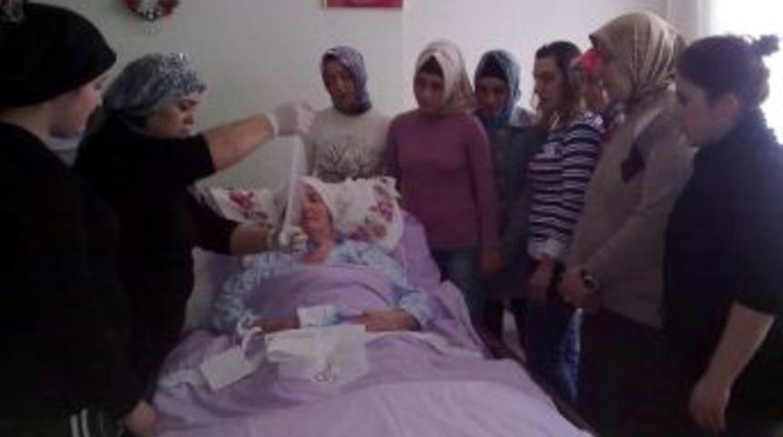 &Ouml;z&uuml;rl&uuml; Ve Yatalak Hasta Bakım Kursu A&ccedil;ıldı