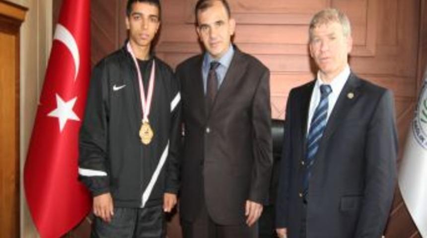 Sağlıkspor Kul&uuml;b&uuml; Taekwondocusu Kaya'dan, Van&ccedil;elik'e Ziyaret