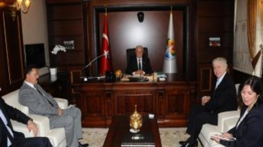 Kanada B&uuml;y&uuml;kel&ccedil;isi Holmes B&uuml;y&uuml;kşehir'de