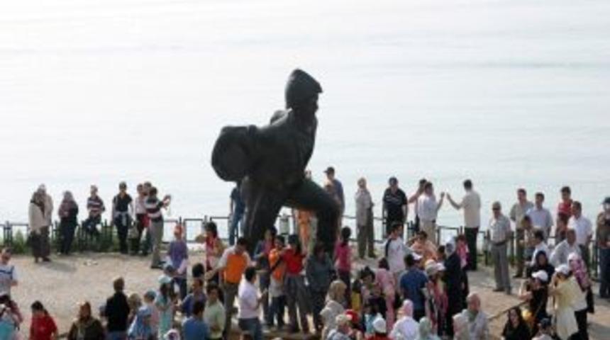 Esenler'den &Ccedil;anakkale'ye Ziyaretler Başladı
