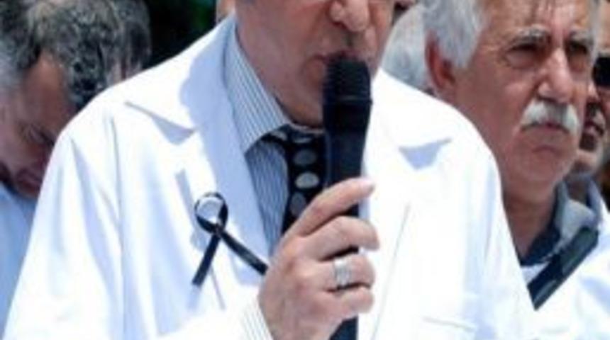 Doktorlardan Oturma Eylemi