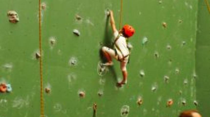 Cumhuriyet İlk&ouml;ğretim Okulu Okul &Ouml;ncesi &Ouml;ğrencileri Yapay Duvar Tırmanışı Ger&ccedil;ekleştirdi