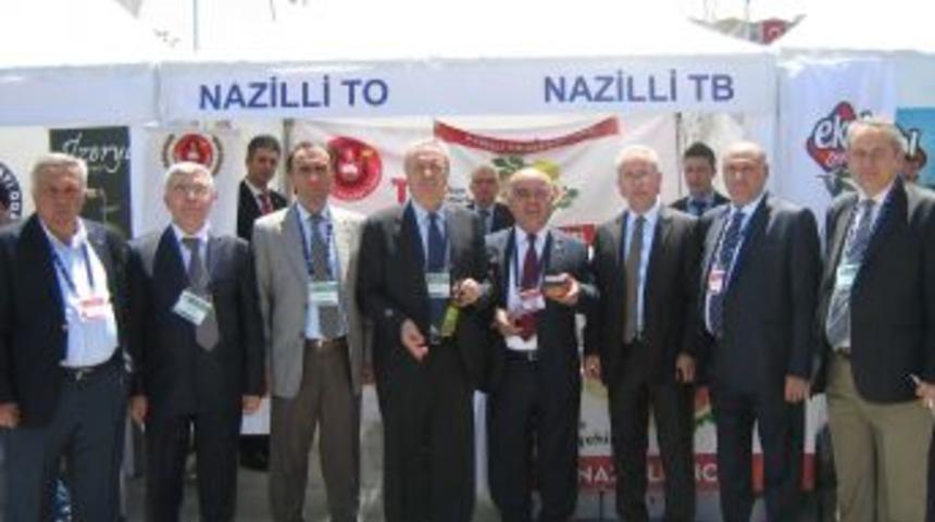 Azilli'den Hayati Yazıcı Ve Cemil Çiçek'e Uzun Yaşam Sandığı