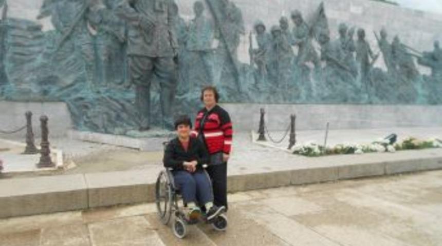 Engelliler Şehitlikleri Gezdi