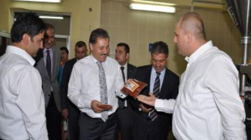 Malatya Belediye Başkanı Ahmet &Ccedil;akır: "esenlik, Malatya Esnafından &Uuml;r&uuml;n Alıyor"