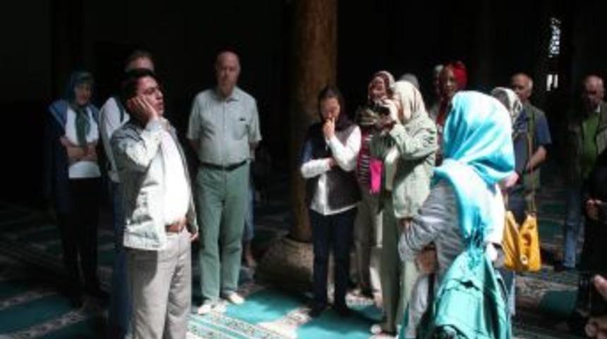 Yabancı Turistlerin Ezan İlgisi