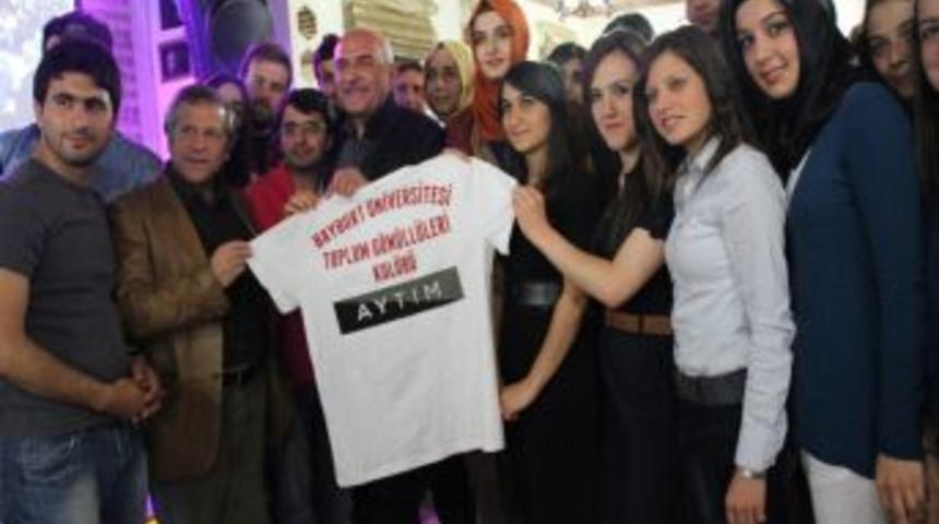 Tog &Uuml;yeleri, Onurlarına Yemek Veren Vali İpek'e Kul&uuml;b&uuml;n Tiş&ouml;rt&uuml;n&uuml; Armağan Etti